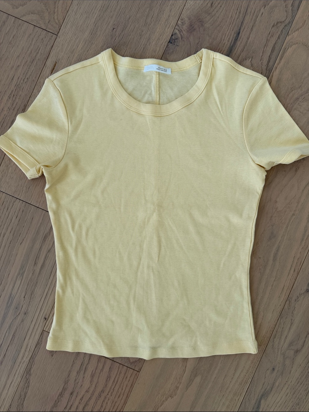 Zara Woman’s Small Short Sleeve Crewneck Tee in Light Yellow